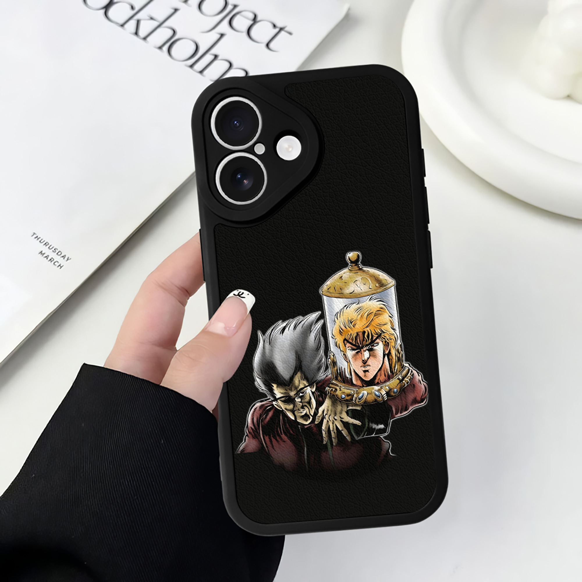 （画像用） ジョジョの奇妙な冒険 ディオ?ブランドー JoJo's Bizarre Adventure Dio Brando 【iPhone 16シリーズ対応】シリコンスマホケース（レザー調） 材質：シリコン